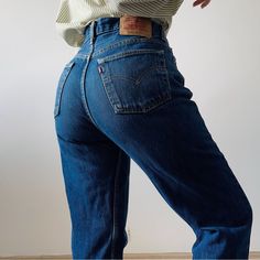 The Perfect Dark Wash Vintage Levi 501’s. Would Fit A Modern Women’s 27 Best! Inseam 33 Inches Levi 501 Jeans Women Vintage, 505 Levis Woman, Dark Denim Jeans Outfit, Levi 501 Jeans Women, Levi Jeans Outfit, Womens Levi Jeans, Straight Jeans Outfit, Denim Jeans Outfit, High Rise Blue Jeans