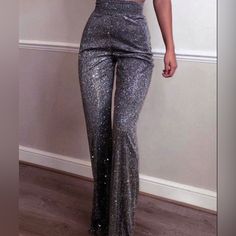 Silver & Grey Sequin Wide Leg Pant Hidden Zipper In The Back Small: Waist 23 / Inseam 29.5 Large: Waist 25 / Inseam 30.5 Women Pants Pattern, Glitter Pants, Style Wide Leg Pants, Winter Trousers, High Waist Wide Leg Pants, Chic Pants, Party Pants, Bell Bottom Pants, Pant Style