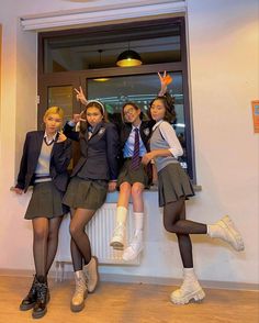 Private High School Aesthetic, Private School Uniforms, British High School, Boarding School Aesthetic, Luxury Palace, Romanticising School, All Girls School