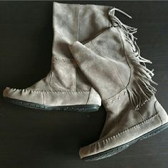 Gray Suede Minnetonka Boots, Very Cute, Never Worn Because They're Too Small For Me (I Was Bummed). These Are Like Brand New. Casual Fringe Boots For Fall, Bohemian Winter Suede Boots, Bohemian Suede Winter Boots, Casual Fringe Boots With Round Toe, Minnetonka Boots Outfit, Casual Winter Fringe Boots, Winter Fringe Boots With Round Toe, Casual Winter Boots With Fringe, Casual Suede Fringe Boots