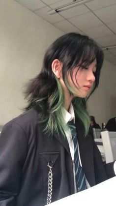 Aesthetic Hair Highlights Korean, Dyed Hair With Natural Roots, Hair Dye Inspiration Brunettes, Short Dip Dye Hair, Outfits For Green Hair, Underhair Dye Purple, Outfits With Green Hair, Minimal Hair Dye Ideas, Peekaboo Haircut