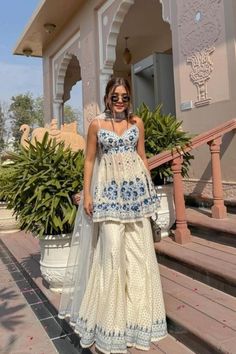 Indian Outfits Modern, Trendy Outfits Indian, Diwali Outfits, Casual Indian Fashion, Desi Fashion Casual, Salwar Kamiz, Indian Dresses Traditional, Traditional Indian Outfits