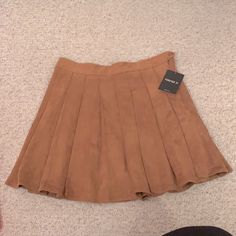 Tan Suede Never Worn Casual Flared Mini Skirt For Date Night, Brown Mini Skirt For Date Night, Trendy Brown Pleated Mini Skirt, Trendy Pleated Brown Mini Skirt, Brown Pleated Skirt For Night Out, Brown Lined Skirt For Date Night, Trendy Brown Skirt For Date Night, Casual Pleated Mini Skirt For Date Night, Trendy Brown Lined Skirt