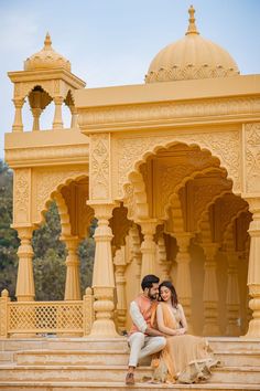 Prewedding Poses, Pre Wedding Photoshoot Beach, Pose Couple, Trending Photography, Prewedding Shoot, Pre Wedding Photoshoot Outfit