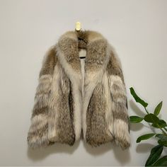 Vintage Fox Fur Coat. Short. White And Black/Brown Coloring. Small Hole In Pocket Lining Seam. Otherwise, In Excellent Preowned Vintage Condition. Measurements While Flat Approximately 22" Bust And 25.5” Length. Cannot Be Bundled Due To Weight. Fur Coat Short, Nepo Baby, Coats Vintage, Vintage Fox, Fur Coat Vintage, People Clothes, Changing Room, December 2024, Autumn Clothes