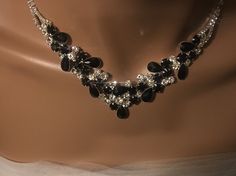 Black Wedding Necklace, Black And Silver Necklace, Hsr Outfits, Black Jewelry Aesthetic, Black Necklace Elegant, Masquerade Quinceanera, Black And Silver Wedding, Black Wedding Jewelry, Simple Bridal Necklace