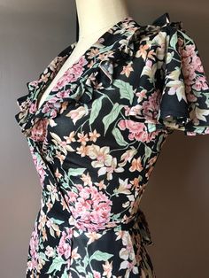 Juniors Size 9/10 .... so seems to fit a woman size 6 and under Measures Bust: 32/34/36 Waist: 24/26/28 Hips: free Vintage Fitted V-neck Midi Dress, Vintage V-neck Fitted Midi Dress, Flirty Fitted Maxi Dress With Floral Print, Fitted Vintage Print Dresses, Vintage Short Sleeve Dress For Date Night, Vintage Floral Print Midi Dress With V-neck, Retro Fitted Midi Dress With V-neck, Vintage V-neck Dress For Date Night, Vintage Fitted Floral Print Maxi Dress