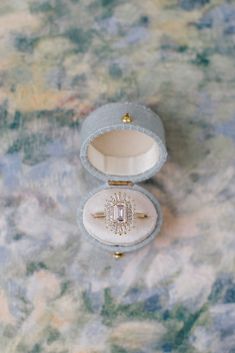 Introducing the Georgian Ring Box, a stunning homage to the classic Georgian design. Inspired by tradition, this oval-shaped beauty features an exterior crafted from fine linen, exuding timeless elegance. Open it to reveal a luxurious velvet cushion, meticulously designed to put all of the attention on your ring. Completed with a delicate metal clasp, this heirloom-worthy ring box adds a touch of sophistication to any wedding flat lay. With a capacity to hold up to a size 8 ring, it's perfect fo Blue Ring Box Wedding, Engagement Ring Box Ideas, Wedding Rings Pillow, Wedding Ring Box Ideas, Engagement Ring Boxes, Georgian Design, Luxury Ring Box, Backyard Ceremony, Unique Ring Box