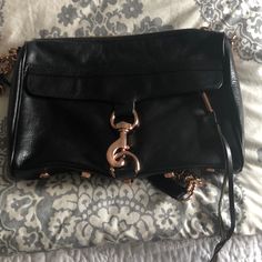 Black And Rose Gold Cross Body. Extremely Versatile Bag. Can Be Worn As A Shoulder Bag Or Cross Body. In Excellent Condition Black And Rose Gold, Rebecca Minkoff Mac, Gold Cross, Rebecca Minkoff, Cross Body, Bag Lady, Mac, Rose Gold, Shoulder Bag