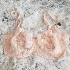 Vs Underwire Lacy & Suede Champagne Color Sheer Feminine Fitted Bra, Feminine Sheer Fitted Bra, Feminine Fitted Sheer Bra, Fitted Feminine Sheer Bra, Sheer Fitted Wedding Bra, Feminine Party Bra With Lined Body, Feminine Bra For Party, Victoria's Secret Feminine Underwire Bra, Feminine Victoria's Secret Underwire Bra