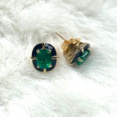 JE0539-EM-ENBLK-Y 'Queen' Emerald Cushion Studs with Black Enamel and Diamonds in 18K Yellow Gold Stone Size: 8 x 6 mm Approx. gemstone Wt: 2.44 Carats (Emerald) Diamonds: G-H / VS, Approx. Wt: 0.18 Carats Luxury Oval Cabochon Gemstones, Luxury Oval Emerald Gemstones, Luxury Yellow Gold Oval Cabochon Gemstones, Luxury Hallmarked Emerald Gemstones, Elegant Oval Enamel Jewelry, Luxury Emerald Gemstones In Yellow Gold, Luxury Yellow Gold Emerald Gemstones, Elegant Green Jewelry With Black Enamel, Classic Oval Enamel Jewelry