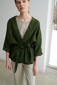 Casual Green Oversized Blazer, Green Linen Summer Outerwear, Oversized Green Summer Outerwear, Summer Green Linen Blazer, Green Long-sleeved Linen Outerwear, Green Linen Long Sleeve Outerwear, Oversized Green Blazer With Pockets, Green Linen Spring Outerwear, Spring Green Linen Outerwear