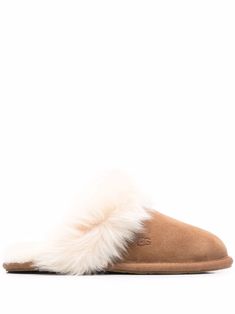 chestnut brown/light beige suede/lamb fur round toe slip-on style branded insole flat rubber sole Classic Indoor Slippers, Classic Sheepskin Slippers For Winter, Brown Shearling Indoor Slippers, Classic Shearling Slippers For Winter, Classic Sheepskin Slippers With Round Toe, Classic Sheepskin Slip-on Slippers, Classic Brown Sheepskin Slippers, Sheepskin Slip-on Slippers With Rubber Sole, Brown Sheepskin Slippers With Rubber Sole