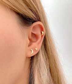 These huggie hoop earrings are light and have a crescent moon. Add a unique style to your earring collection.  👉🏼Details: ♥ Material: High-Quality Solid 925 Sterling Silver. ♥ Finish: Silver and Gold plated Silver. ♥ Hypoallergenic, suitable for sensitive ears.  ♥ Nickel-free and lead-free. ♥ Sold as a single earring or as a pair. 📏 Dimensions: ♥ Thickness (Gauge): 0.8 mm // 20G ♥ Moon: 7.5mm x 4.5 mm // 0.29" x 1.77" 🎁 Packaging  ♥ Includes a beautiful box perfect for gifts. ♥ We can design Crescent Shaped Single Huggie Earring Gift, Crescent Single Huggie Earring As Gift, Crescent-shaped Single Huggie Earring As Gift, Minimalist Crescent Cartilage Earrings, Trendy Crescent Earrings For Pierced Ears, Celestial Small Hoop Huggie Earrings, Dainty Huggie Earrings With Moon Charm, Minimalist Moon-shaped Pierced Hoop Earrings, Moon Charm Huggie Earrings