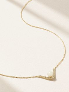 Mizuki’s designs often feature fluid shapes and elements that create a natural tranquility. Made from 14-karat gold, this necklace has a curved pendant dotted with 0.14-carats of glittering diamonds and a lustrous pearl that seems to float above the center. The slim chain adjusts between 16- to 17-inches. Fluid Shapes, Pearl And Diamond Necklace, Diamond Glitter, Raffia Bag, Fine Jewellery Necklace, Gold Pearl, Silver Necklaces, Jewellery And Watches, Womens Jewelry Necklace