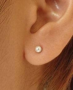 About Features- * Made to order * Materials: 925 Sterling Silver * Gold color: Yellow Gold Plating, White Gold Plating, and Rose Gold Plating * Pearl size: 3.0mm * Pearl Type: Freshwater Pearl * Location: Earlobe * Layaway Plan Available - SKU : E189 For Ready-to-ship items search here, https://etsy.me/39BDvMS Price is for a pair of earrings. If you need only one side, please message me for quote. As a reference, I've included the widths of coins for your visual reference: Dime = 1.25mm Penny = Tiny Round Elegant Earrings, Elegant Tiny Round Earrings, Tiny Elegant Pearl Earrings For Gifts, Elegant Tiny Earrings For Wedding, Dainty Pearl Earrings, Bridesmaid Pearl Earrings, Visual Reference, Ear Crawler Earrings, Freshwater Pearl Earrings