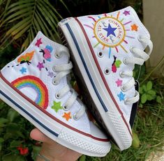 Converse Stitch Design, Embroidery On Sneakers, Embroidery Shoes Diy, Estilo Converse, Shoe Art Designs, Embroidery Sneakers, Embroidery Jeans Diy, Painted Shoes Diy, Bridal Sneakers