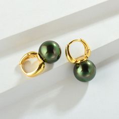 BUY OVER 2 PIECES GET 30% OFF: AUTO DISCOUNT BUY 2 PIECES 20% OFF USE CODE: NEW20 Free Shipping for over $39 If you would like to purchase a set (all color included in 1 set), please visit here: https://www.hugetomato.com/products/new-elegant-pearl-earrings-for-women-in-14k-gold-plated-set-box-with-free-jewelry-organizer-mothers-day-gift Mirror Luster Big Pearl Earrings The pearl has a mirror luster. This pair of pearl earrings are glossy, big, and shining. The dangle is perfectly designed, whic Hot Earrings, Handmade Pearl Jewelry, White Champagne, Big Pearl, Gold Alloys, Silver Pin, Pearl Types, Vintage Pearls, Pearl Grey