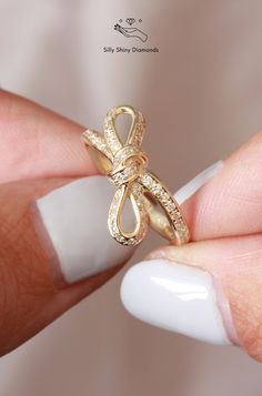 Diamond Bow Jewelry For Weddings, Yellow Gold Wedding Jewelry With Bow, Yellow Gold Bow Jewelry For Wedding, Elegant Bow Ring For Promise, Elegant Diamond Rings With Bow Detail, White Gold Bow Rings For Wedding, Diamond Jewelry With Bow For Anniversary, Gold Bow Rings For Wedding, Diamond Ring With Bow For Gift