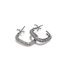 Diamond half hoop earrings feature white sapphire huggies with a pave setting of sparkling cubic zirconia. Their small size and minimalist design make them perfect for everyday wear, while the moissanite diamonds add a touch of elegance. These versatile CZ earrings are ideal for anyone who loves classic yet understated jewelry. *𝐏𝐑𝐎𝐃𝐔𝐂𝐓 𝐃𝐄𝐓𝐀𝐈𝐋* * 𝐌𝐚𝐭𝐞𝐫𝐢𝐚𝐥: Brass * 𝐏𝐥𝐚𝐭𝐢𝐧𝐠: Gold Plated * 𝐒𝐭𝐨𝐧𝐞: AAA-quality CZ Diamond. *𝐃𝐈𝐌𝐄𝐍𝐒𝐈𝐎𝐍𝐒* * 𝐖𝐞𝐢𝐠𝐡𝐭: 4 gm ea Understated Jewelry, White Sapphire Earrings, Earrings Diamond, Cubic Zirconia Earrings, Zirconia Earrings, Cz Earrings, Pave Setting, Sapphire Earrings, Cz Diamond