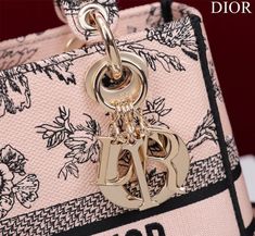 Charm - Dir Bags - 1705 A+ Excellent Quality; Contact us if you've any questions in your mind. Evening Clutch Bag, Luxe Fashion, Bags Designer Fashion, Top Collection, Tote Backpack, Luxury Women, Cute Bag, New Bag, Dior Bag