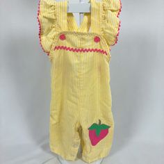 Yellow and white striped seersucker overall jumper with pink details and strawberry appliqué. Two buttons on each strap to adjust shoulder length. Waist is elastic. Snaps up legs for easy changing. Size: Small - 24.5"-28" - 15 to 20 lbs. Looks around 6-9 months. Please see measurements below to ensure fit. Measurements (approximate): Shoulder to Hem: 20" Armpit to Armpit: 9.5" Be sure to check out my shop! New items added often! https://www.etsy.com/shop/AutumnRoseArtVintage Cute Bib Front Overalls For Summer, Spring Ruffled Overalls, Spring Ruffle Overalls, Casual Ruffled Overalls For Spring, Playful Sleeveless Spring Overalls, Spring Striped Cotton Overalls, Spring Embroidered Cotton Overalls, Spring Pink Bib Front Overalls, Striped Cotton Overalls For Spring