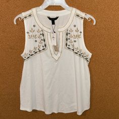 Nwt Banana Republic Sleeveless Top With Embroidered Design, White Size Petite Small Sleeveless Floral Embroidery Vacation Blouse, Spring White Tank Top With Floral Embroidery, White Embroidered Tank Top For Spring, Embroidered Tank Top For Summer, White Embroidered Summer Vest, Embroidered V-neck Tank Top For Spring, White Floral Embroidery Tank Top For Spring, White Embroidered Spring Vest, Spring Embroidered White Vest