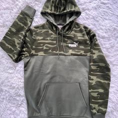 Nwt Medium Mens Green & Camo Puma Hoodie Winter Puma Logo Hooded Hoodie, Winter Hoodie With Puma Logo, Puma Hooded Sports Hoodie, Casual Puma Logo Long Sleeve Hoodie, Puma Logo Sports Hoodie, Puma Hooded Hoodie For Sports, Casual Puma Hoodie For Sports, Casual Winter Hoodie With Puma Logo, Casual Puma Sports Hoodie