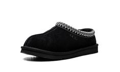 Australia Tasman 5950 BLK Ugg Tasman Black, Ugg Tasman Slippers, Ugg Tasman, Black Uggs, Stadium Goods, Black Model, House Shoes, Y2k Style, Black Queen