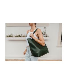 Perfect size tote to bring everything you need 😉 #gaucha #gauchaleather #argentina #madeinargentina #leathergoods #leatherwallet #leatherbag #almatote #leathertote #leatherbag #handmade #vegetabletanned #timeless #everyday #classic #modern #soft #forever Forest Green, Leather Tote