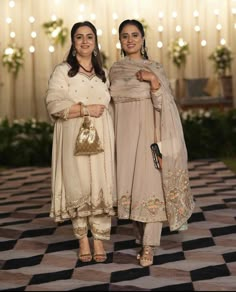 Late Summer Weddings, Designer Punjabi Suits, Classy Outfits For Women, Punjabi Dress, Pakistani Wedding Outfits, Wedding Crafts Diy, Handmade Embroidery Designs, Indian Jewelry Sets, Boutique Dress Designs