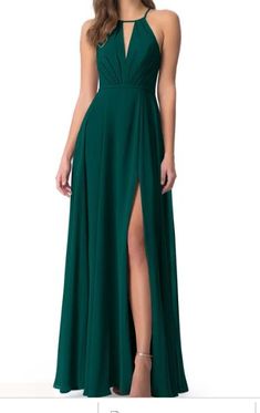 Matric Ball Dresses, Russian Mob, Mob Wedding, Gowns Designs, Bohemian Maxi Dresses, Elegant Bridesmaid Dress, Green Dress Outfit, Types Of Gowns, Party Wear Gowns