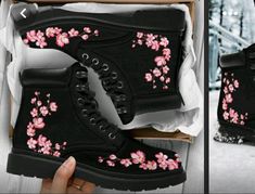 Painted Boots, Goth Outfit, Mode Tips, Dr Shoes, Embroidery Shoes, Swag Shoes, Oui Oui, Really Cute Outfits, Pretty Shoes