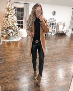 High Waisted (minus The) Leather … curated on LTK Leather Leggings Outfit, Leather Pants Outfit, Looks Chic, Fall Fashion Outfits, Casual Fall Outfits, Business Casual Outfits, Mode Inspiration, Winter Fashion Outfits