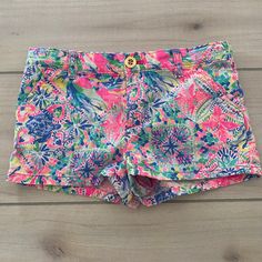 Lilly Pulitzer Resort Style Shorts. Size 8 years. Interior adjustable button tabs for the perfect fit. Front slant pockets. Excellent used condition Beach Cotton Bottoms With Button Closure, Cotton Beach Bottoms With Button Closure, Cotton Bottoms With Button Closure For Beach, Cotton Bottoms With Button Closure For Vacation, Summer Beach Bottoms With Button Closure, Summer Vacation Shorts With Button Closure, Casual Vacation Bottoms With Button Closure, Casual Bottoms With Button Closure For Vacation, Casual Multicolor Bottoms With Button Closure