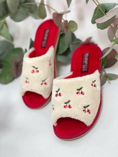 Womanish opened slippers from white makhry, by ukrashenye cherries. Thumb-nail sketch: Elegant room slippers from a producer BELSTA are done from warm makhry, decorated embroidery as cherries, on a red insole from velours. A model is warm, befits for carrying in a cold period. Razmery:36,40,41(Beliy with red) Razmer:41 (Beliy with a claret) Features of commodity soft and warm insole; proof unsliding sole; attractive design; an insole is executed from soft velours. Room Slippers, Elegant Room, Bordeaux, Halloween Shopping, Ukraine, Porter, Beauty Book, Gender Neutral, Bathing Beauties