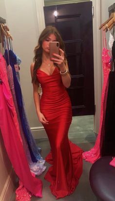 Tight Elegant Prom Dresses, Cute Long Red Dresses, Red Prom Dresses Long Fitted, Red Fitted Prom Dress Long, Mermaid Style Prom Dresses Classy, Red Corset Prom Dresses Long, Prom Inspo 2024, Red Hair Prom Dress, Res Prom Dress