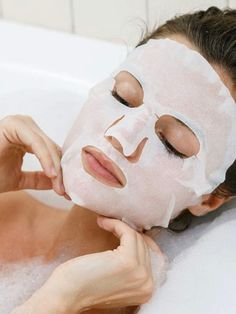 Collagen essence face masks hydrate dermal set. Set of 16 pieces. Easy to use. To dry, greasy and mixed skin. Hydrate, calming, anti-inflammatory, repairing, clarifying, moisturizing, firming, reviving, nourish and soothes your skin. Wonderful and beautiful results. To use in your face. Sulfate free. Oil free. Paraben free. 100% natural sheet. Long lasting hydration. Silky soft and excellent adhesion sheet. 15-20 minutes application. Mixed Skin, Korean Face Mask, Turmeric Face Mask, Home Spa Treatments, Face Sheet Mask, Facial Sheet Mask, Face Facial, Skin Therapy, Mascara Facial