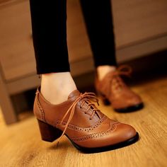 Retro Womens Ladies Brogue Lace Up Low Thick Heel Oxfords Retro Dress Shoes Oxford Pumps, Mid Heel Shoes, Oxford Heels, Elegante Casual, Brown Shoes, Stil Inspiration, Retro Women, Unique Shoes, Jane Shoes