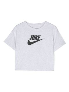 white cotton blend logo print to the front cropped round neck short sleeves straight hem Tshirt Nike, Slay Girl, Kids Tshirt, T Shirt Crop Top, Logo Items, Grey Nikes, Nike Tshirt, Nike Kids