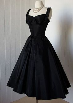 Black Elegant Cocktail Dresses Short Prom Dress Elegant Cocktail Dresses, Istoria Modei, Glamouröse Outfits, Elegant Cocktail Dress, Gaun Fashion, Prom Dress Inspiration, Vintage 1950s Dresses, Ball Gowns Evening, Pretty Prom Dresses