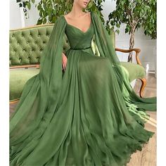 Long Party Gowns, Split Prom Dresses, Chiffon Party Dress, Textil Design, Nature Dress, Evening Dresses With Sleeves, Performance Dresses, Chiffon Evening Dresses, Prom Dresses Vintage