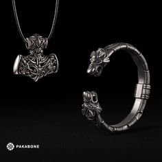 Viking Bracelet - Norse Metal Arm Ring - Scandinavian Bracelet With Wolf Heads - Viking Jewelry for Men Women 000-923  Bestseller 29,90 US$ Arm Ring, Metal Arm, Scandinavian Jewelry, Viking Bracelet, Pewter Metal, Wolf Head, Viking Warrior, Jewelry For Men, Viking Jewelry