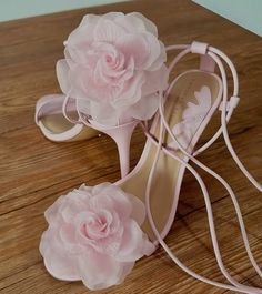 Painted Boots, Designer Wedges, Flower Heels, Random Fashion, Birthday Fits, Pink High Heels, Flower Shoes, Fun Heels, Leather Flower