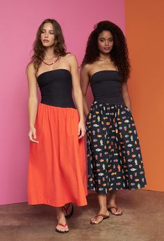 The Tadeo Dress in pesce is a strapless midi dress with a slightly asymmetrical, fitted black jersey bodice and a printed cotton skirt. Fit: True to Size. Model wears size small. Sizing: XXS-XL Materials: Bodice: 82% Nylon, 18% Elastane Skirt: 100% Cotton A Line Midi Dress, Dress Y2k, Satin Evening Dresses, Tube Top Dress, Strapless Midi Dress, Y2k Clothes, Black Jersey, Midi Dress Party, Linen Pants Women