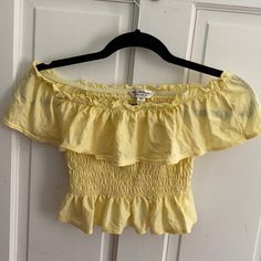 Easy & Cute Light Yellow, Never Worn Crop. Very Petite Cute Yellow Tops, Cute Yellow Outfits, Yellow Crop Top Outfit, Cute Yellow Shirts, Minion Outfit, Yellow Outfits, Off Shoulder T Shirt, Yellow Party, Yellow Clothes