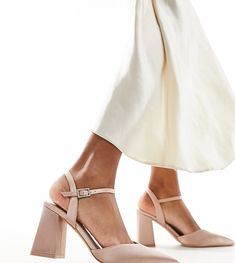 Skor från Be Mine Endast hos ASOS Justerbar ankelrem Utsmyckat spännfäste Något spetsig tå Hög blockklack Elegant Spring Heels, Chic Cream Heels For Gala, Elegant Block Heel Wedding Guest Heels, Elegant Block Heel Shoes For Wedding Guests, Chic Champagne Heels For Gala, Elegant Heels With Wrapped Heel For Wedding Guest, Elegant Beige Evening Heels, Elegant Heels For Wedding Guests With Wrapped Heel, Champagne Heels For Wedding Guest