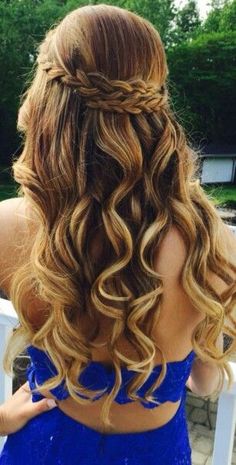 Omber half up half down braids curly hair #gorgeoushair Braided Half Updo, Quinceanera Hairstyles, Half Up Hair, Formal Hairstyles, Party Hairstyles, Long Curly Hair, Homecoming Hairstyles