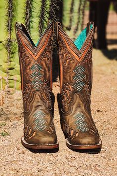 Glamorous Cowgirl, Styling Clothes, Casual Country Outfits, Boot Barn, Horse Treats, Rodeo Queen, Custom Boots, Handmade Boot, Horse Boots