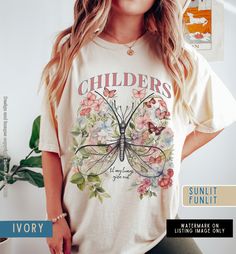 Elevate your country concert look with our Tyler Childers Shirt for Women, featuring All Your'n "til my lungs give out" music shirt lyrics, over a Sunlit Funlit original graphic of floral lungs. Express your fandom with comfort in this floral lungs give out Childers apparel, crafted on Comfort Colors tee for a perfect blend of style and ease. Fashionably vintage, lived-in, and weathered appearance, but each garment will retain its shape and size for truest fit. Each shirt will have slight variat Spring Concert T-shirt With Letter Print, Sublimation Print Tops For Summer Concert, Summer Tops With Sublimation Print For Concerts, Summer Concert T-shirt With Sublimation Print, Spring Concert Crew Neck T-shirt, Graphic Tee For Spring Country Concerts, Spring Concert T-shirt With Short Sleeves, Summer Concert Cotton T-shirt, Summer Fan Merchandise Front Print Tops